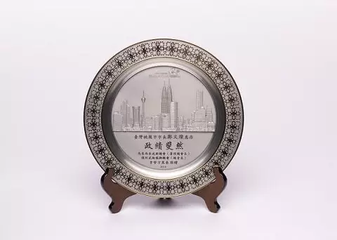 KL Tower and Petronas Twin Towers commemorative plate