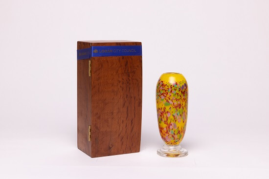花瓶及木盒工藝品圖片